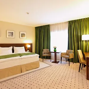 4* מלון Capital Plaza