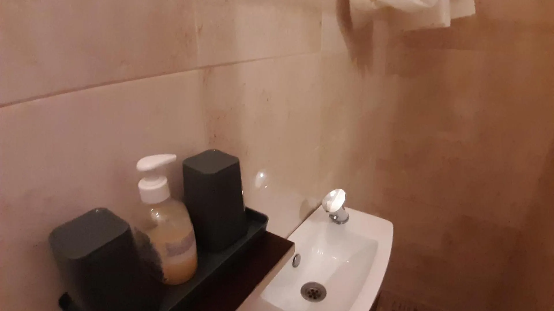 Central Accommodation Budget By Hr Bucharest 0*,  Romania